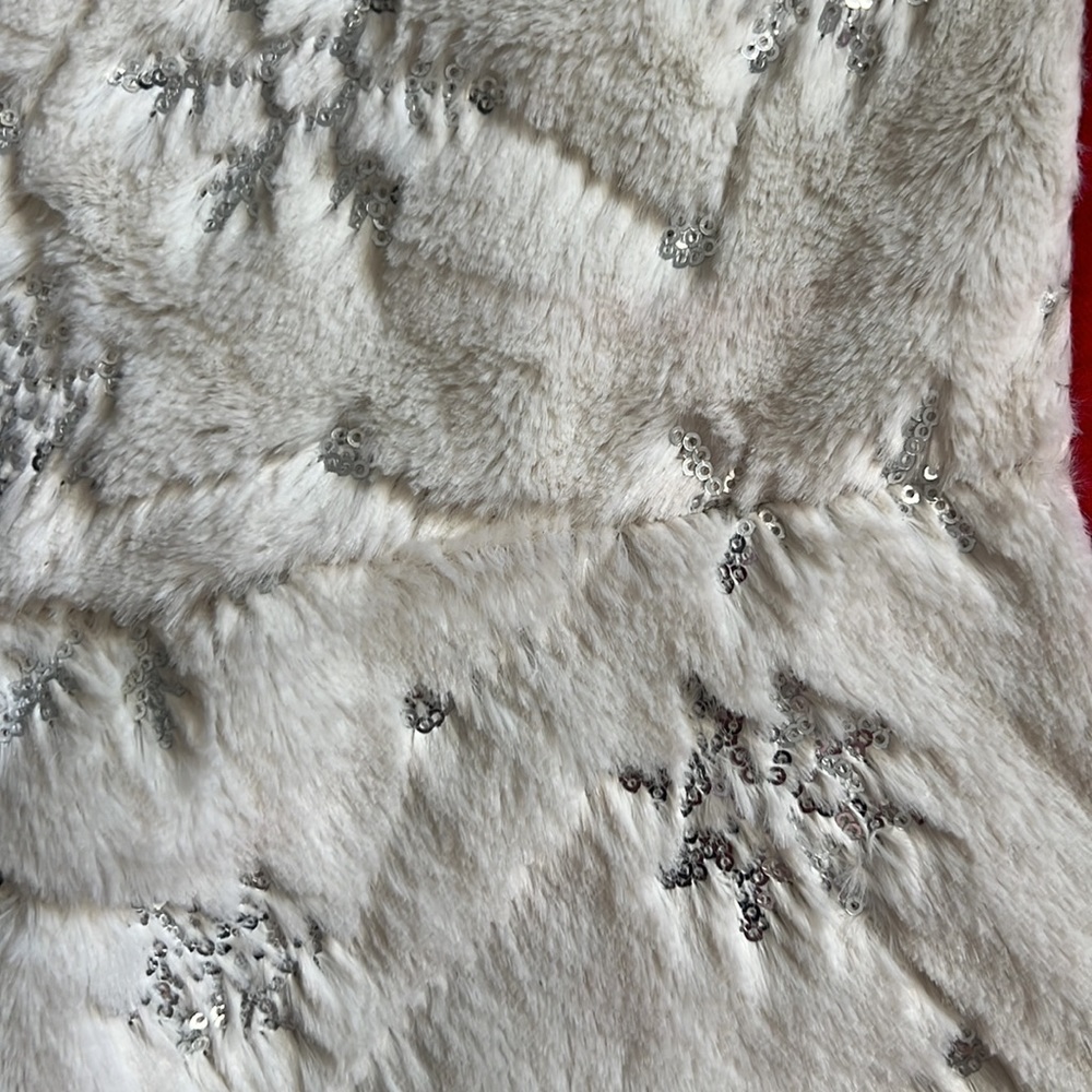 Tree Skirt - Picture 2 of 3